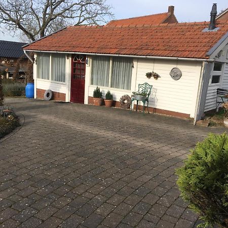 Chalet Or Apartment Nearby Roermond Outlet Stevensweert Eksteriør billede