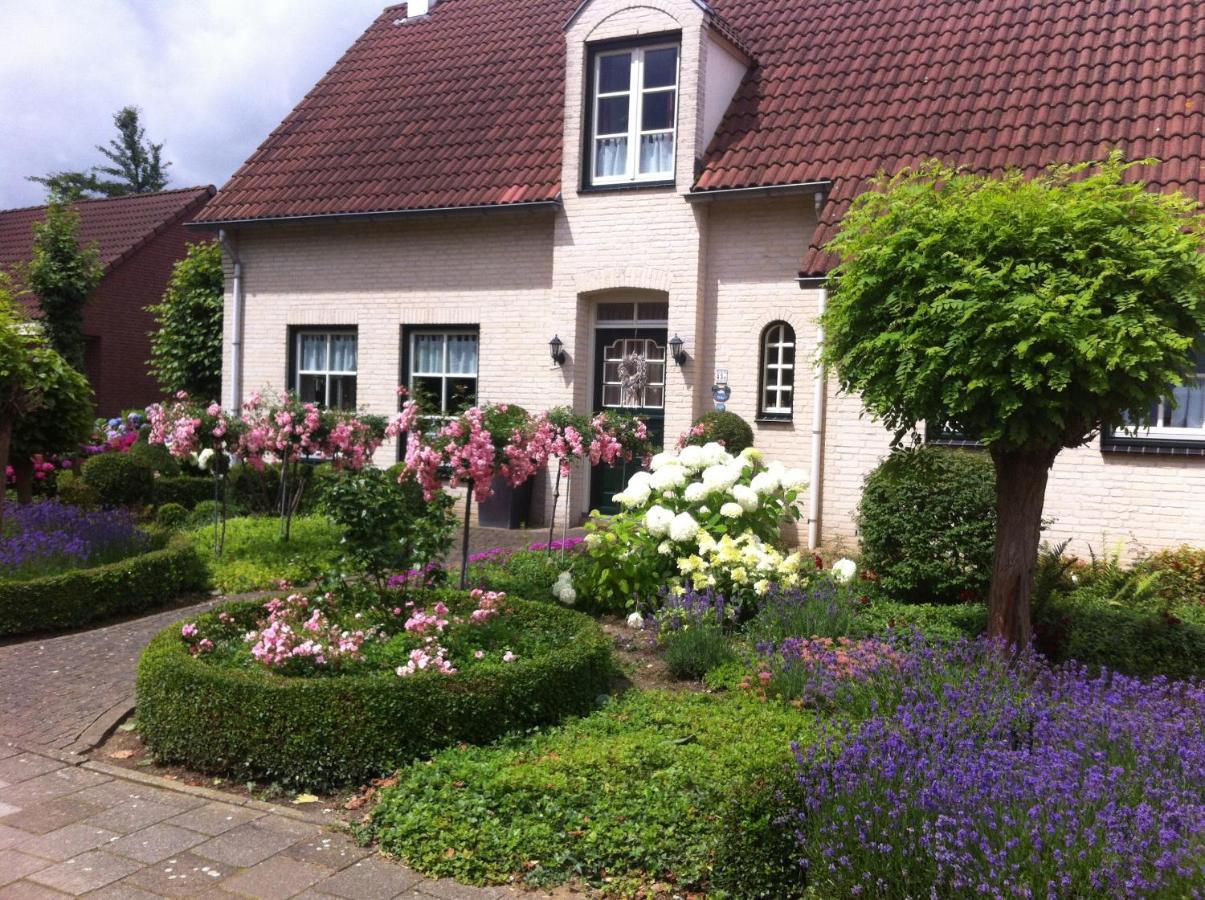 Chalet Or Apartment Nearby Roermond Outlet Stevensweert Eksteriør billede